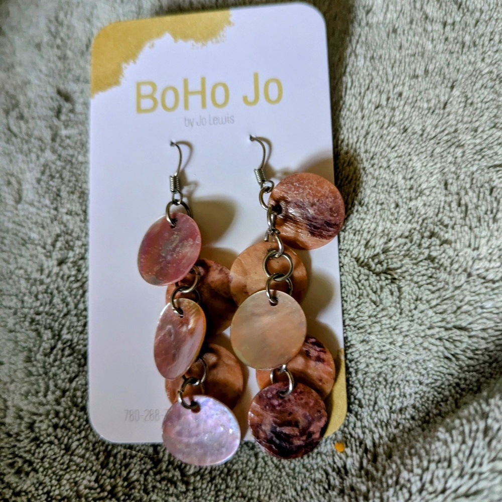 Shell earrings - Picture 3 of 3
